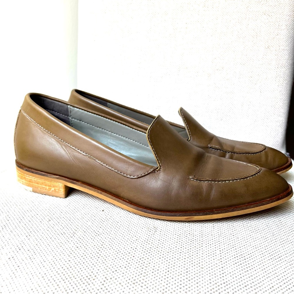 Everlane The Modern Italian Leather Loafer in Olive (size 9)